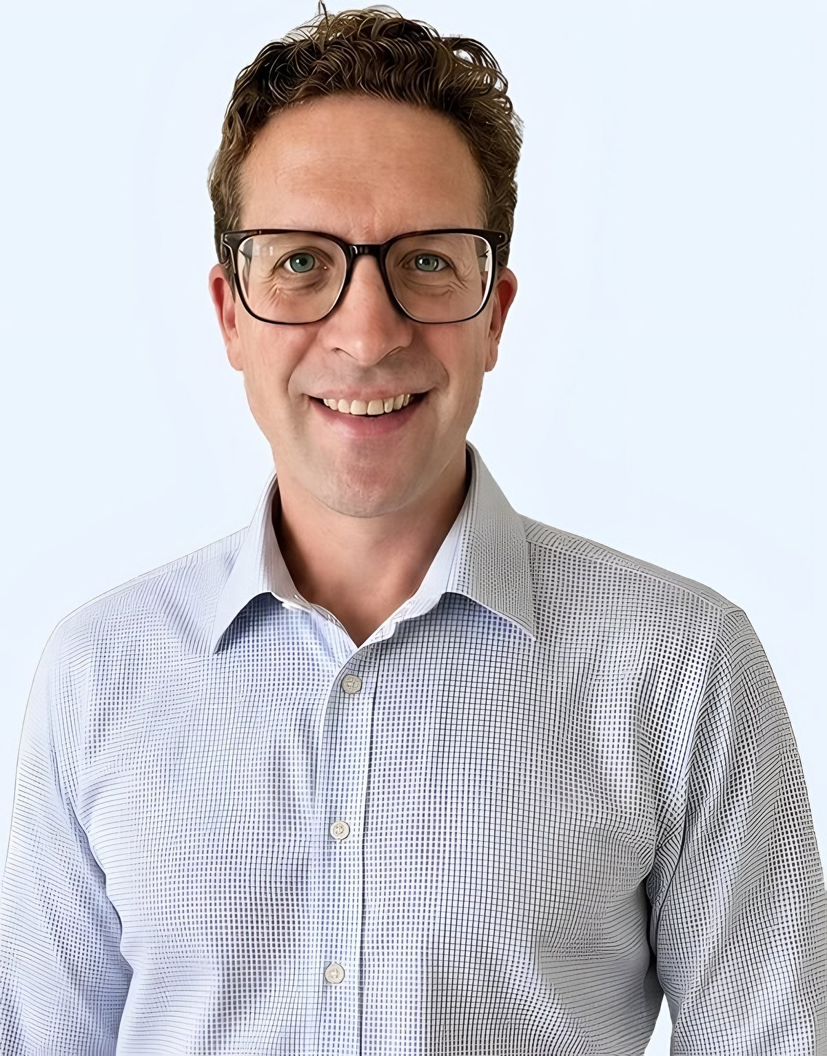 Mr Sven Putnis, consultant orthopaedic surgeon